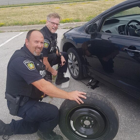 PRPRoadSafety's tweet photo. Earlier today, @PRPRoadSafety officers Brown and Hall encountered a motorist with a flat tire in #Mississauga. They jumped into action changing the flat, and she was able to make the short drive to a service centre for a full tire repair. #AboveAndBeyond #CommunityServants https://t.co/rEDf2aUvhI