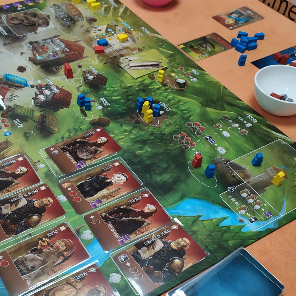 juernesdemesa's tweet photo. 👷🏽👷🏽♀️ Hoy en #juernesdemesa hemos jugado a Arquitectos del Reino del Oeste de @EdPrimigenio, en @JupiterJuegos.
📷 @mikys3636
#juegosdemesa #boardgames #arquitectosdelreinodeloeste #edicionesprimigenio #bgg https://t.co/1pdjIWliZv