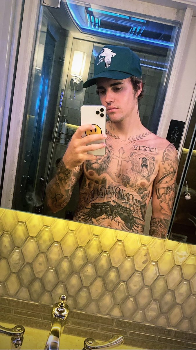 _lenaavalos's tweet photo. "BIEBER IS COMING" 

Sin dudas, este hombre es arteeee🔥 https://t.co/CXaj5djgAw