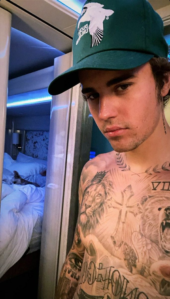 camzxbizzle's tweet photo. ÉL SABE QUE ESTAMOS ALTERADAS, SOLO SE HACE EL BOLUDO

BIEBER IS COMING 
#MTVHottest Justin Bieber https://t.co/GCy2fIThTB