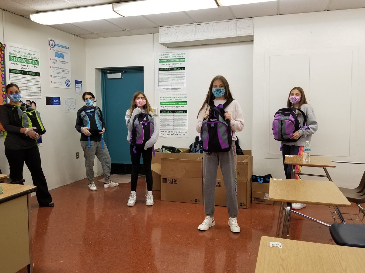 ProjectUPSTART's tweet photo. @projectupstart is very grateful to our family members' help in preparing backpacks for our @miamischools #UPSTARTstudents. Thank you to @payitforward_masks for selling masks & donating them to our students so they are ready to use along with their full backpacks. #SchoolReady https://t.co/Hig0WDRKXX