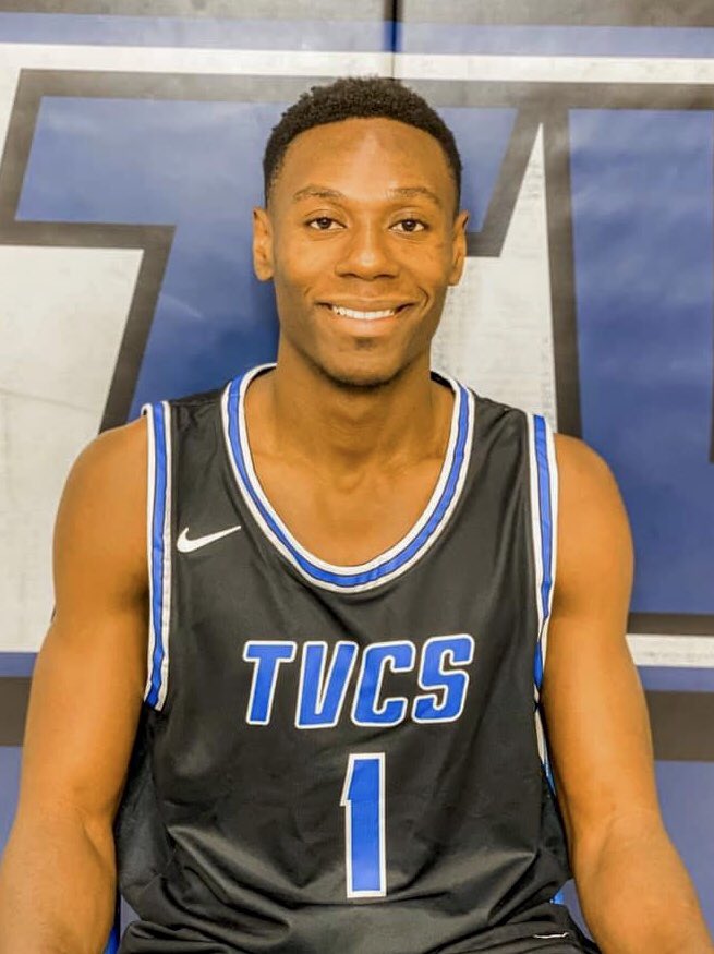 TheJDubTweets's tweet photo. Loyola University Chicago has contacted @TVCSHoops head coach @tarrt with interest in 2021 6’-7 G/F @landry_palata. #BIGGERTHANme https://t.co/1Pla5Qicep