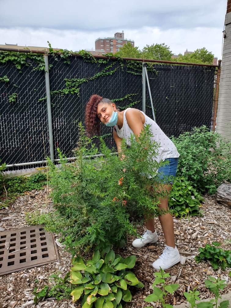 NYPD42Pct's tweet image. #POST2042 did a wonderful 👍 job today volunteering for some community clean up🧹 ! 
#NYPDConnecting #NYPDExplorers #Bronx @NYPDCommAffairs