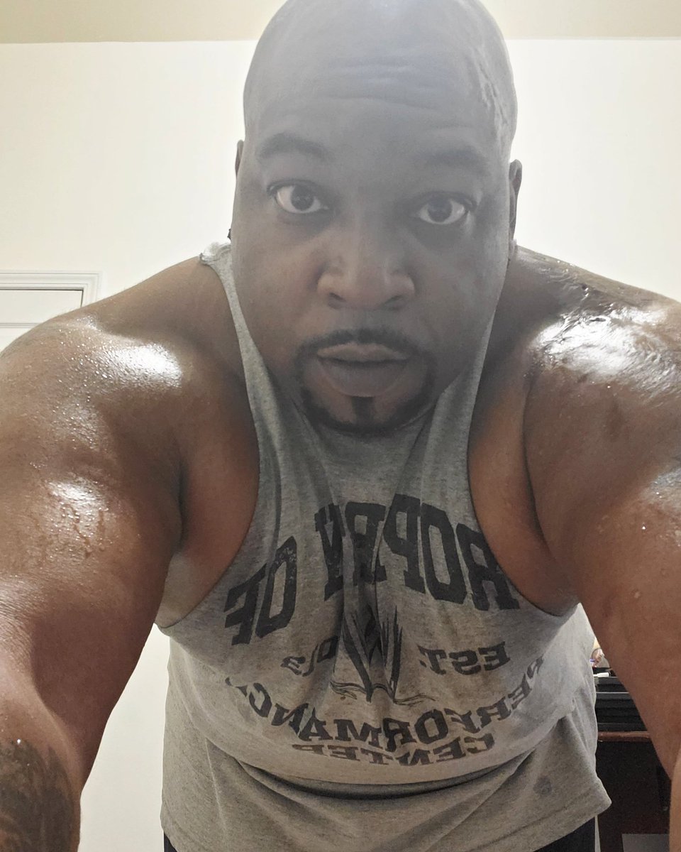 MrJayWashington's tweet photo. I keep telling myself "EVERYDAY be better push harder and be stronger." That damn #dynamiccore workout for #FocusT25 aint no joke. Whoo lawd #SuperVillainStatus #MrMirakuru #workout #fitness #focused #determined https://t.co/Q7QhnnT3xw