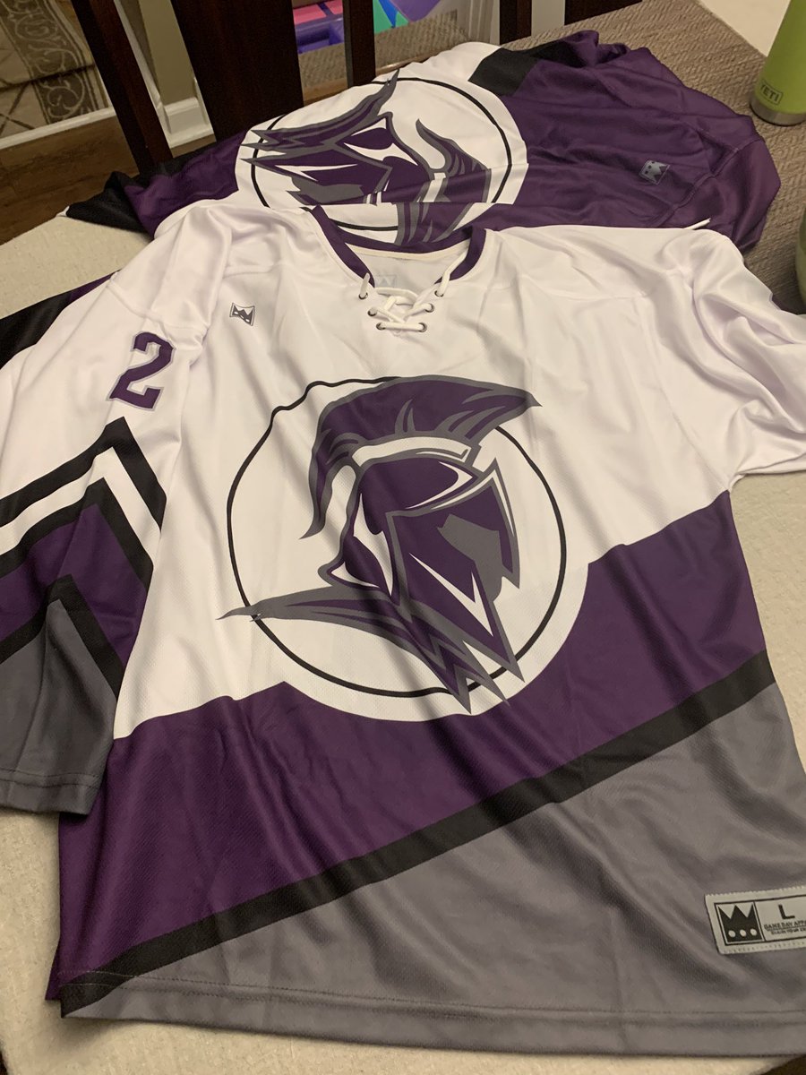 JayKondrk77's tweet photo. I feel like someone Tanya Harding’d my ass but first time long time to lace up. Got our asses kicked 7-2 but I scored 2 ;) #lowerbodyinjury and cool sweaters https://t.co/QfWNlr4iC7