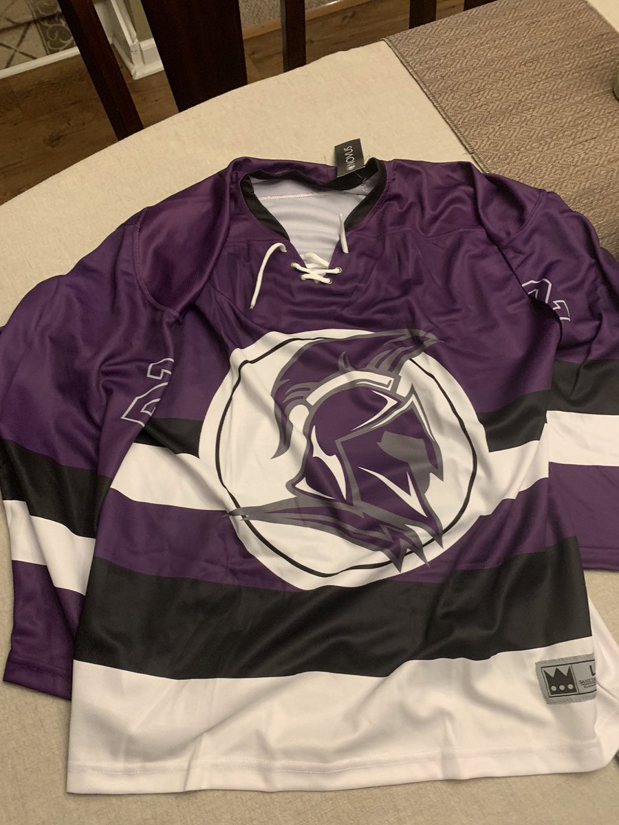 JayKondrk77's tweet photo. I feel like someone Tanya Harding’d my ass but first time long time to lace up. Got our asses kicked 7-2 but I scored 2 ;) #lowerbodyinjury and cool sweaters https://t.co/QfWNlr4iC7