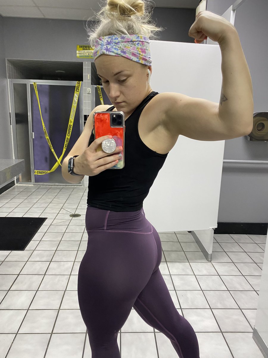 laurencrft's tweet photo. So proud of myself for how far I’ve come, and also how far I have yet to go. #nosoftshit @mirandacohenfit https://t.co/iXwiXivo9n