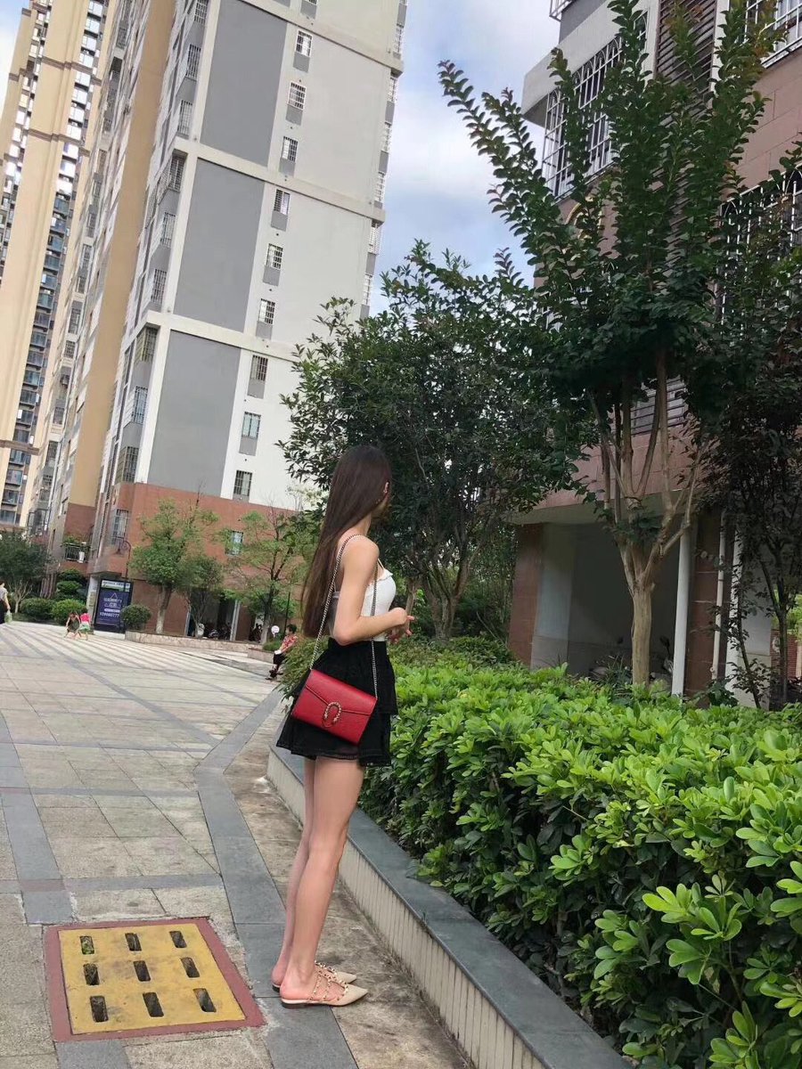 siwakimi's tweet photo. 周末到啦，你想怎么玩我呢
绿王八周末不在，
我可以和小哥哥住两天
可以被你操到自然睡
嘻嘻，转推后主页找我的v哦
必须转推看截图才可以家v
#露出 #江苏 #母狗 #情侣 #丝袜 https://t.co/muqxtGmoEC