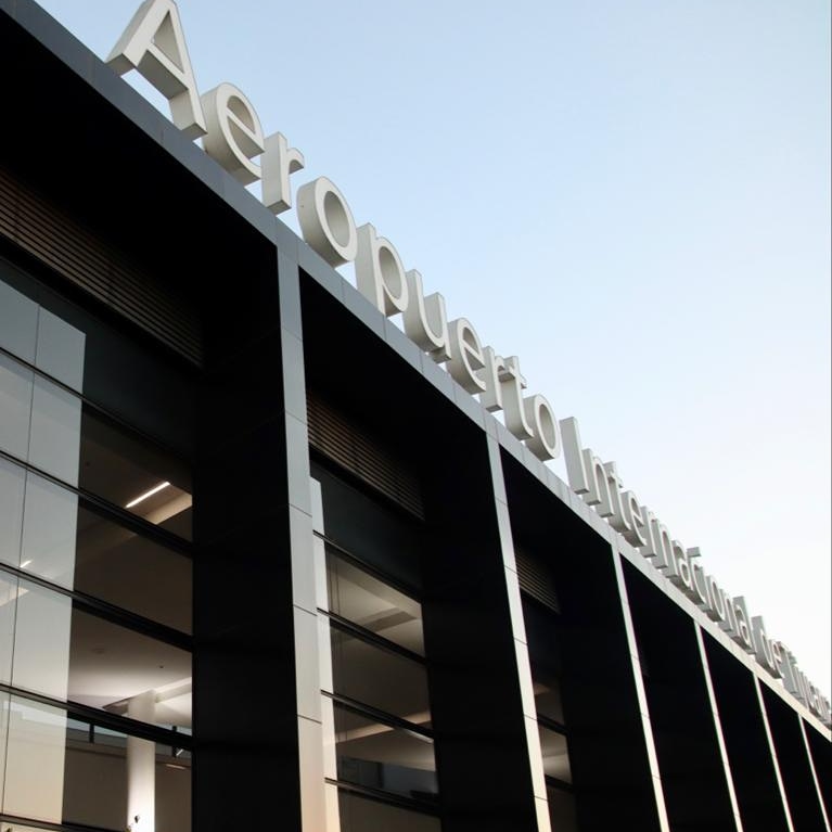 PerezBehr's tweet photo. El Gobierno Municipal reconoció como positivo el incremento en el flujo de pasajeros en el Aeropuerto Internacional de Tijuana, Abelardo L. Rodríguez, el cual registró un aumento del 126 por ciento.
#HoyTodosPorTijuana #Sedeti https://t.co/NN4Q9KzcZP