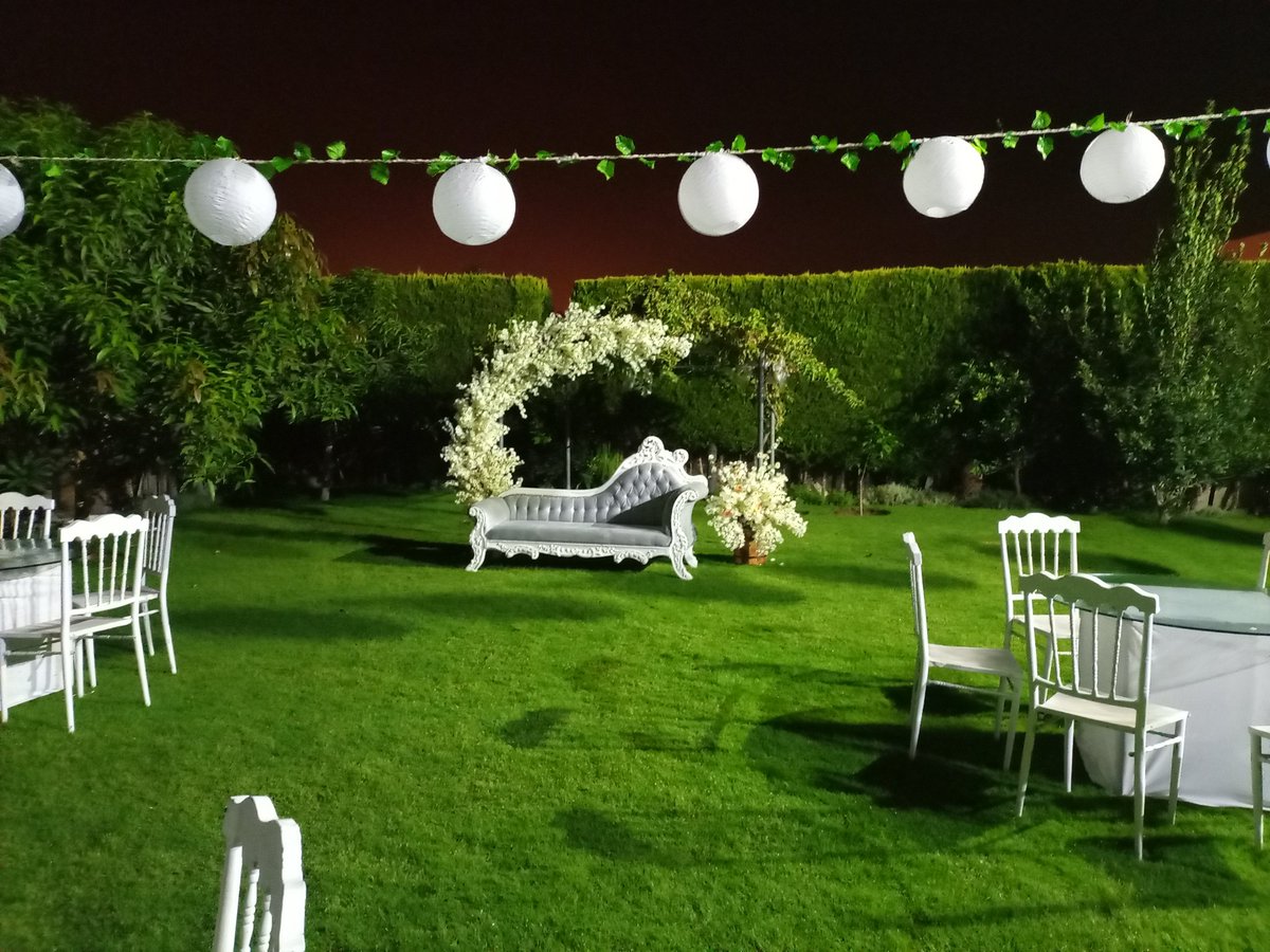 AbdullahCasano2's tweet photo. #events #weddingflowers #weddingdecoration #weddingplanning #weddingplanner #weddingentrance #weddingsetup #weddingenrtainment #colors #centerpieces #eventsplanning #flower #cagecenterpieces #entrance #soundsystems #dj #lights #ceilingdecorations #dancefloor #henna_party https://t.co/neH4hp3S5O