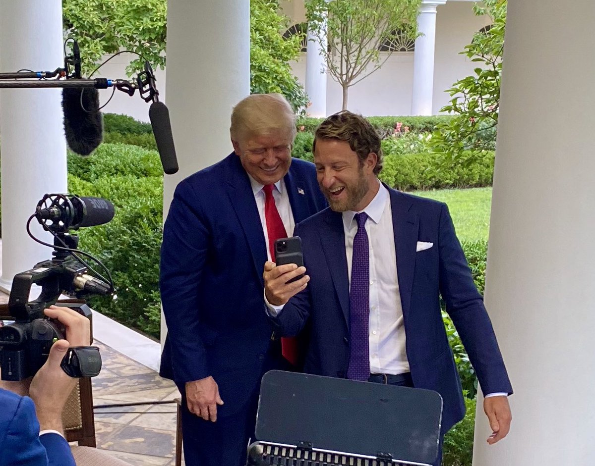 MalloryBlount45's tweet photo. President @realDonaldTrump sat down with @stoolpresidente today to discuss the role that sports plays in the #GreatAmericanComeback. 🇺🇸

...and, of course, pizza. 🍕 https://t.co/gDlRq5o1va