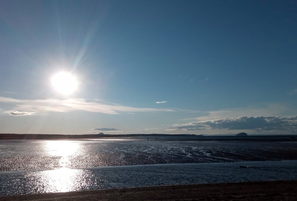 JorvikLass's tweet photo. Wee #sunset to #moonrise walk on #Belhaven Bay & #Hedderwick Sands to #Tyninghame along @JohnMuirWay in #EastLothian - stunning skies by Monet and Turner over lovely #EastLothian landscapes & seascapes. Breathtaking! π π
πβ₯ #100DayChallenge https://t.co/391fDswhHe