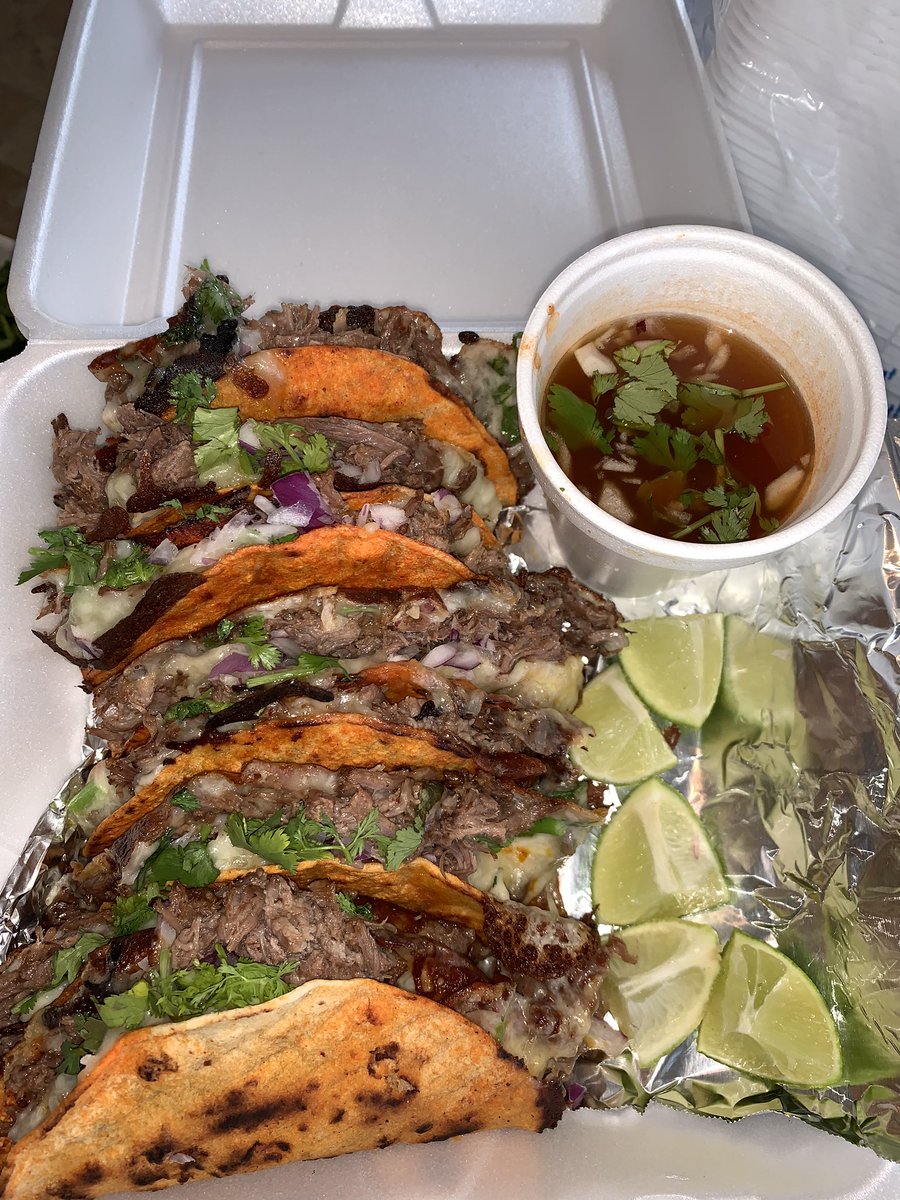 Saygenesis's tweet photo. @ty_hotcommodity Here’s my Birria Tacos 🌮🌮🥰 @ chef.say.g on IG &amp; Facebook https://t.co/iCEnycE5OI