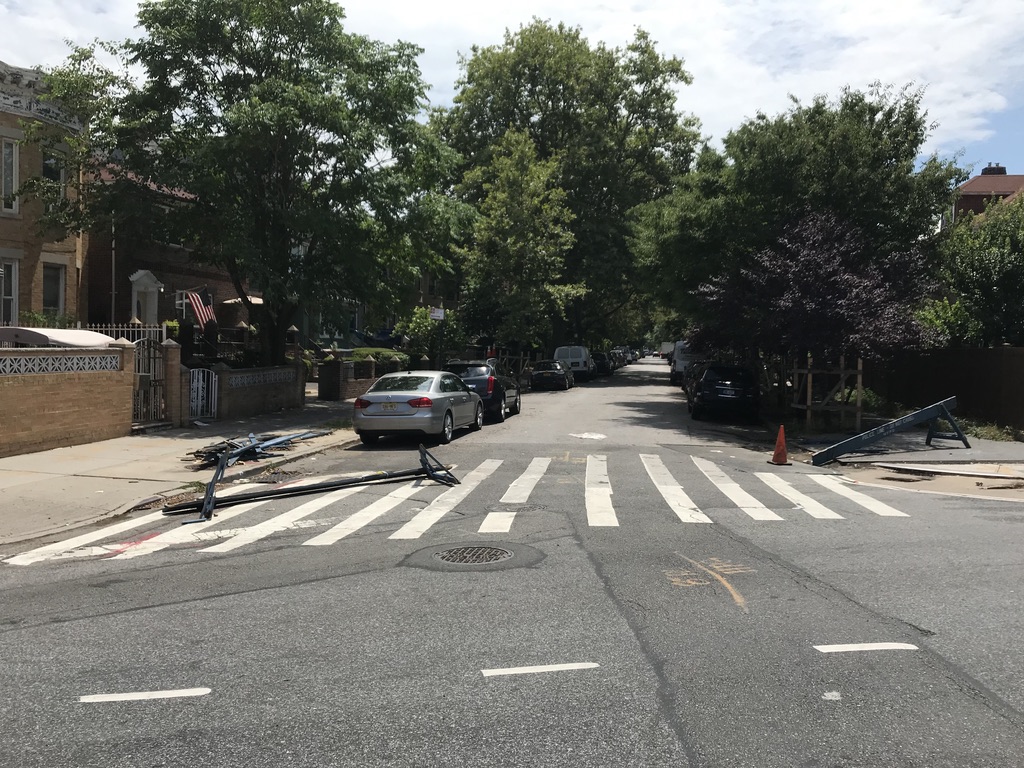 andrewlassiter's tweet photo. @travis_robert @NYC_DOT @NYCMayor E. 7th Street has looked like this pretty much since day 1. Couple of wooden barriers in splinters on the sidewalk. https://t.co/h1aCU23EBd
