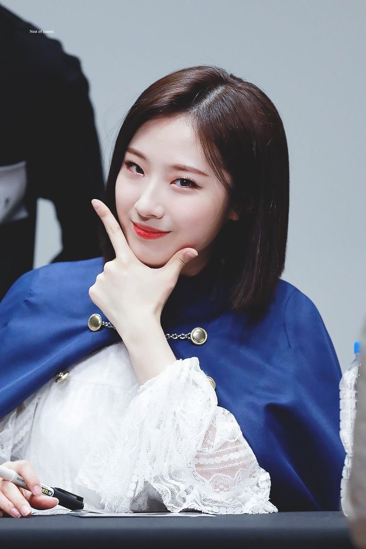 cute haseul at fansigns