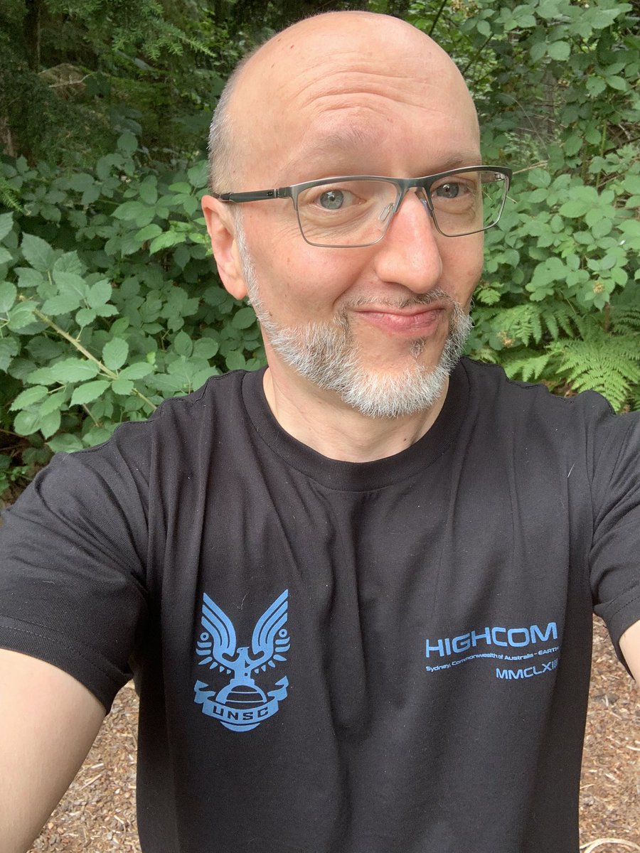 RobSemsey's tweet photo. @ske7ch Don’t forget about this #HaloInfinite t-shirt! 🔥🔥🔥 https://t.co/HBckjIH05I