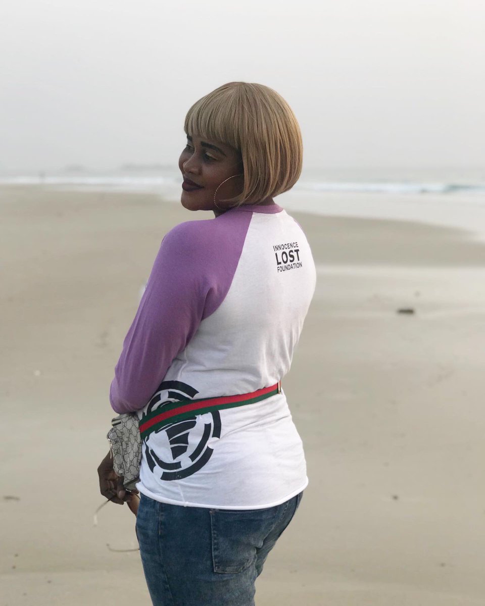 Foundation_IL's tweet photo. Our beautiful sister Hawa modeling for @Foundation_IL in Sierra Leone 💜
https://t.co/w5U57fCiOC

#SierraLeone #Salone #ThisisSierraLeone #MamaAfrica #travel #WestAfrica #love #travelAfrica
#landthatwelove #mamaSalone
#Salonepride #sweetSalone #Freetown #africanpride #beach https://t.co/0DijW2bfTX