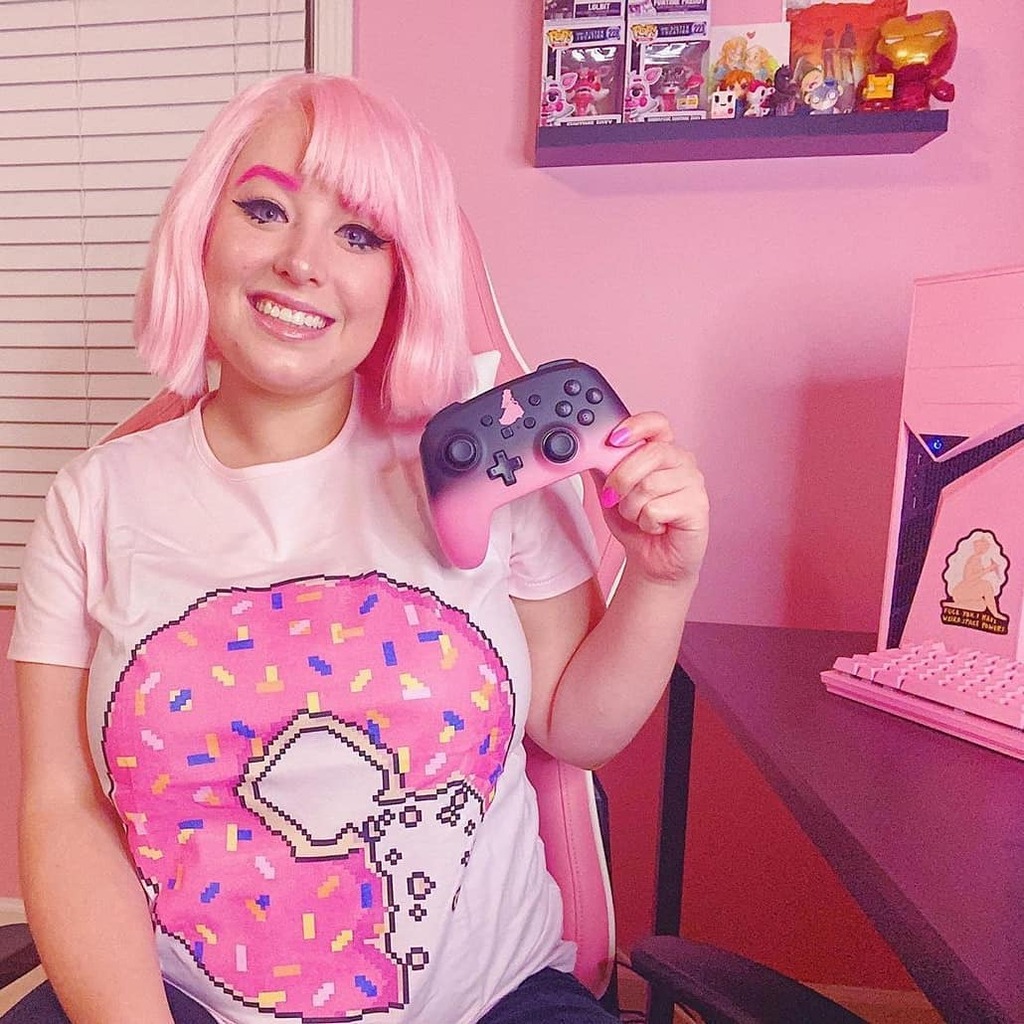 GamerTeesUK's tweet photo. Thank you to @itsbungaming for the shout out! So glad you like the tee!😊 

100% organic cottony goodness, all printed in a factory powered by renewables! 

Pink is definitely your colour! 😎

Check out our range of awesome tees - LINK IN BIO🎯

-------… https://t.co/kyWLqlgW6u https://t.co/owpPI3QqyW