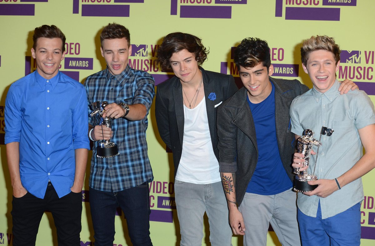 MTV's tweet photo. Thinking about these pics. @onedirection https://t.co/ttHXzI3KGv