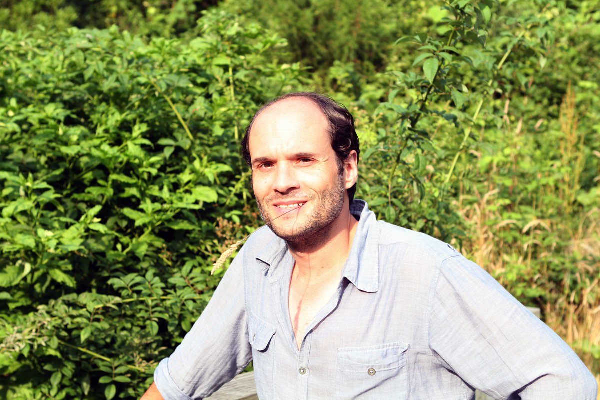 the death of my best friend Matt Smith this week has made me think hard about how we as a scientific community often don't know how to respond to the death of one of our own and the limitations of not seeing the intersection of science and humanity 1/n