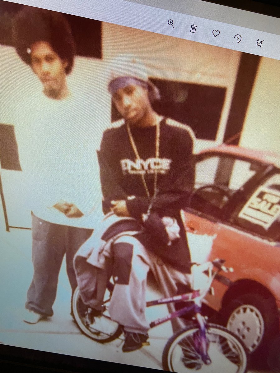 Maken_Ez's tweet image. #tbt me an my bro #Treez