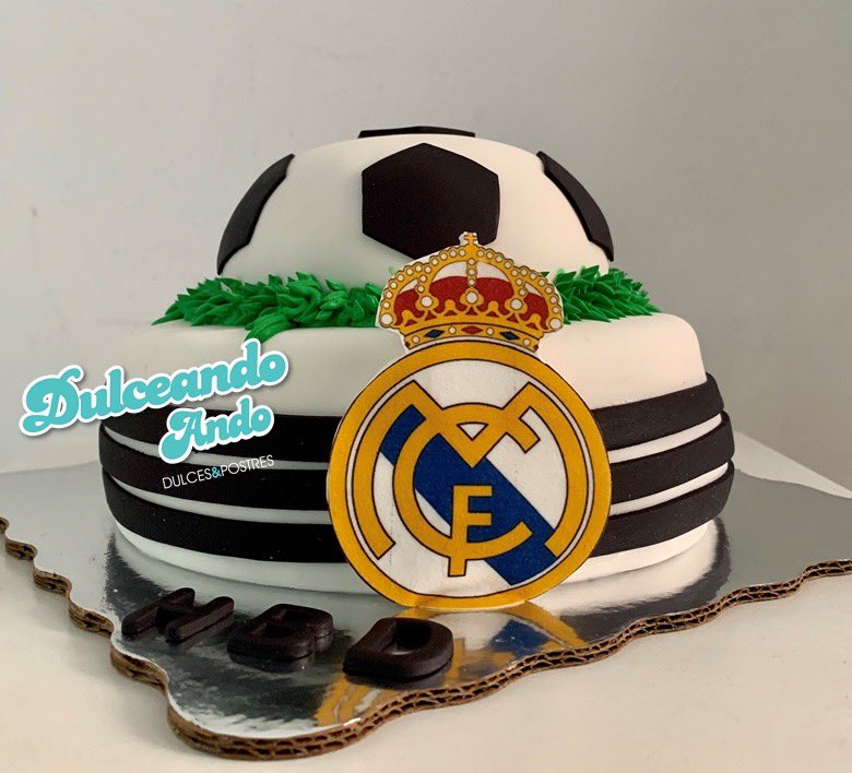 DulceandoAndo's tweet photo. Feliz Cumpleaños Futbolero
🎉🎂⚽️

#cumpleañosfeliz #pasteleriaartesanal #pasteleriacreativa #fondant #futbolsoccer #realmadrid #cumpleañoscuarentena  #nodejesdecelebrar  #DulceandoAndo #mesasdulces #eventoscorporativo #eventosinfantiles #pastelfondant #clientesfelices #delicia https://t.co/uFSbQ7gW8P