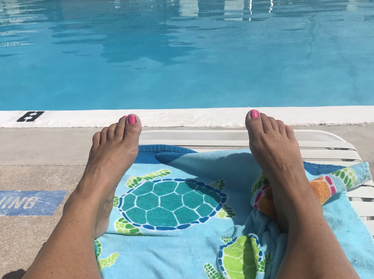 DQualls01's tweet photo. Just what I needed today! So therapeutic, relaxing!!! #VitaminD #hearties #BasePool #AirGuard 🇺🇸 #swimming @WCTH_TV @erinkrakow #Deployment #MissingHubby https://t.co/kA49Vp3hly