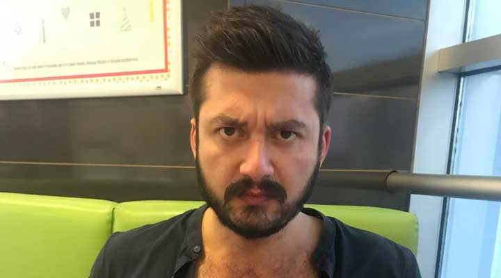BirGun_Gazetesi's tweet photo. Bakırköy’de boşandığı erkek Tarık Keskin’den şiddet gören Rüya K. 1 aydır korku nedeniyle evden çıkamadığını söyledi. 

29 ayrı suçtan dosyası bulunan erkek ise tüm şikâyetlere karşın ‘yakalanamadığı için’ dışarıda dolaşmaya ve tehditlere devam ediyor
https://t.co/BrXeco5MbW https://t.co/OGBEqAaz1f