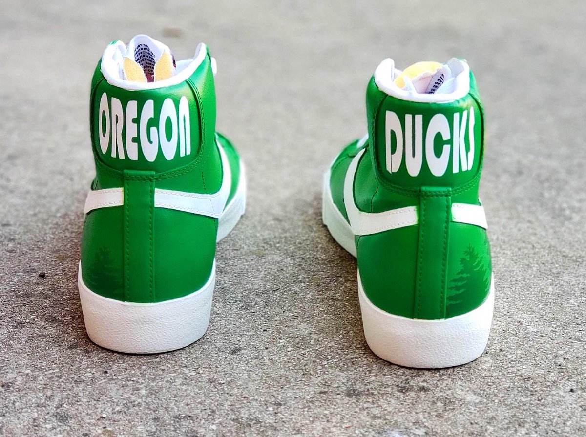 Sneakerfreeak23's tweet photo. Here’s one more for the Duck fans
Dm if interested #ScoDucks #GoDucks #Oregon #Custom21Tx @nicekicks @SneakerNews @Nike https://t.co/WyHnVLhaT8