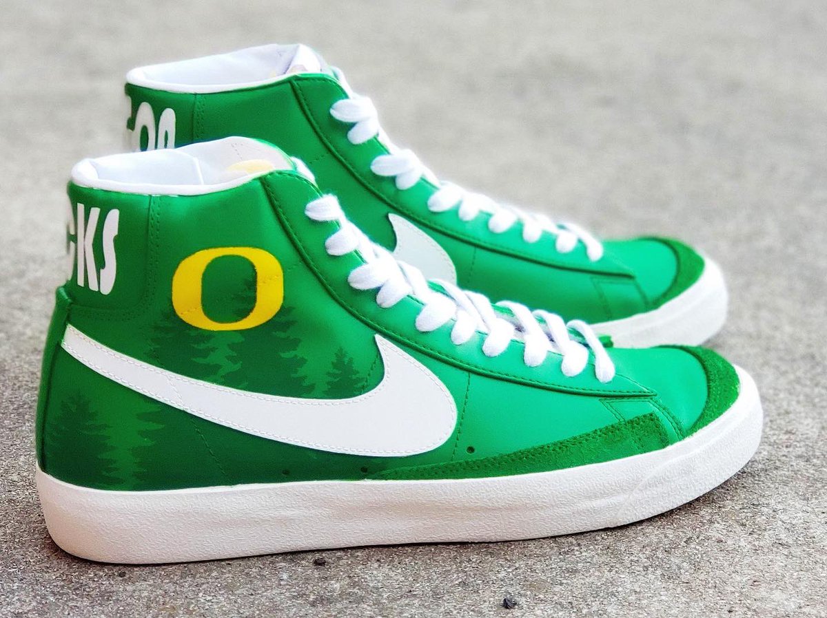 Sneakerfreeak23's tweet photo. Here’s one more for the Duck fans
Dm if interested #ScoDucks #GoDucks #Oregon #Custom21Tx @nicekicks @SneakerNews @Nike https://t.co/WyHnVLhaT8