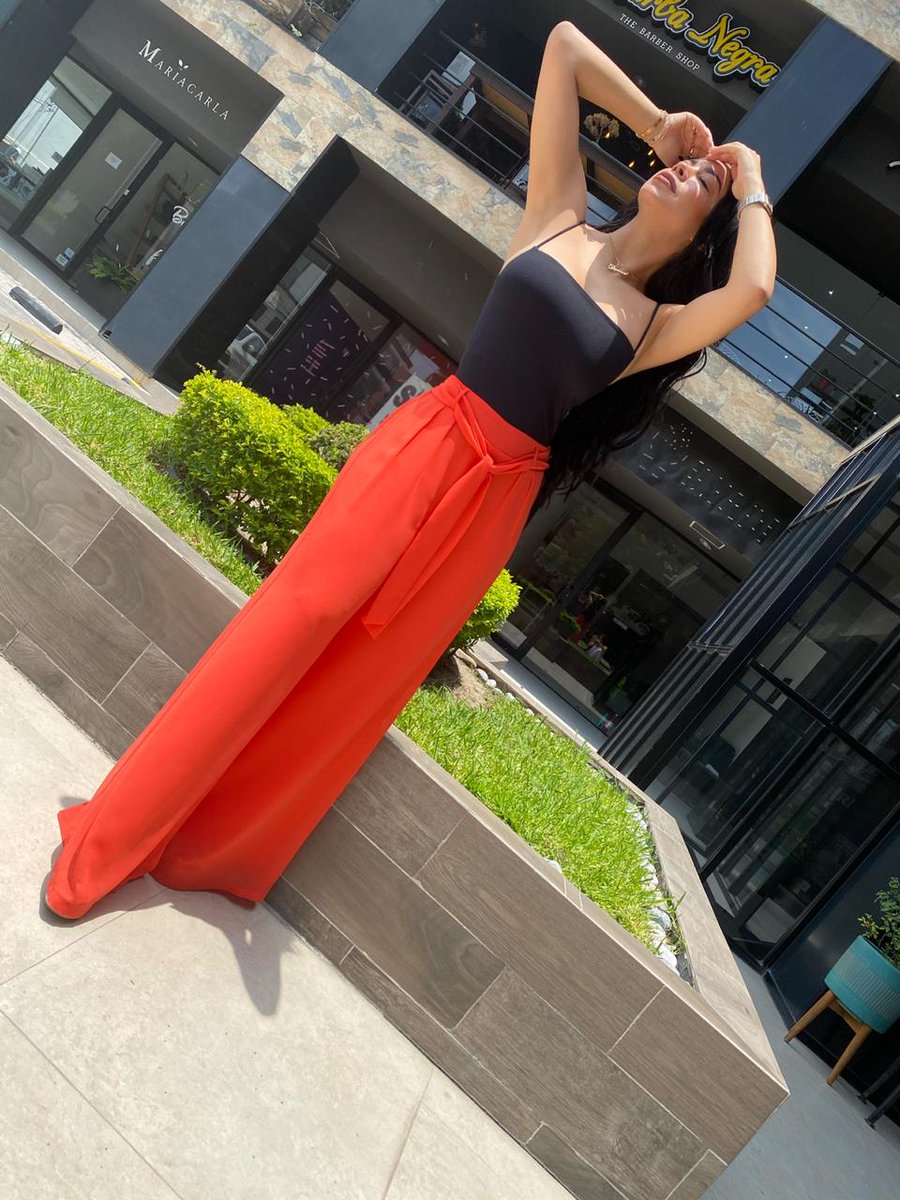 Fashion consists of dressing according to what is fashionable. Style is more about being yourself💖