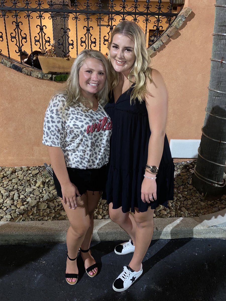 CassidyHuff's tweet photo. Love a GNO with these ladies🤩 https://t.co/4SWmCZsu3Y