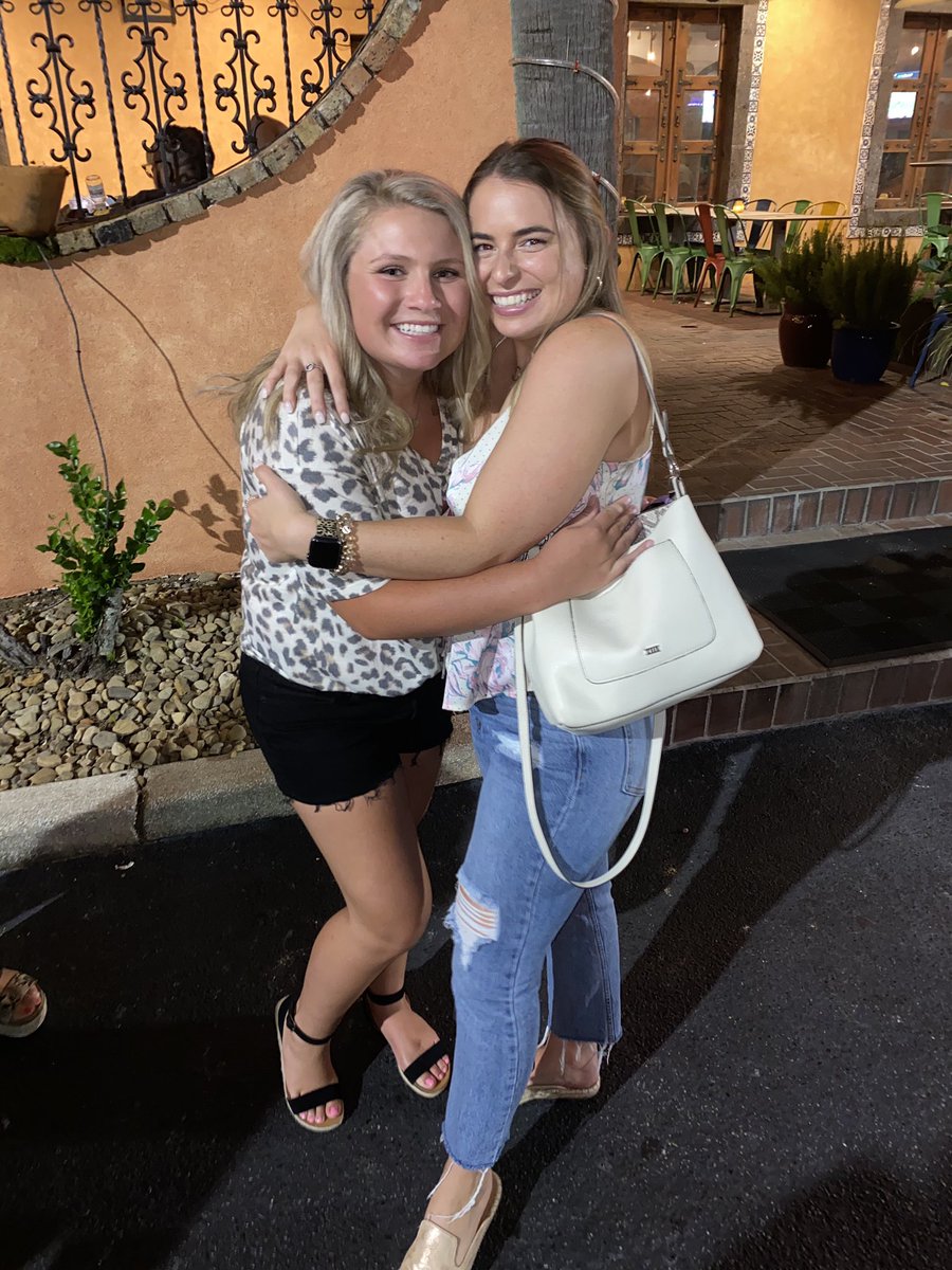 CassidyHuff's tweet photo. Love a GNO with these ladies🤩 https://t.co/4SWmCZsu3Y