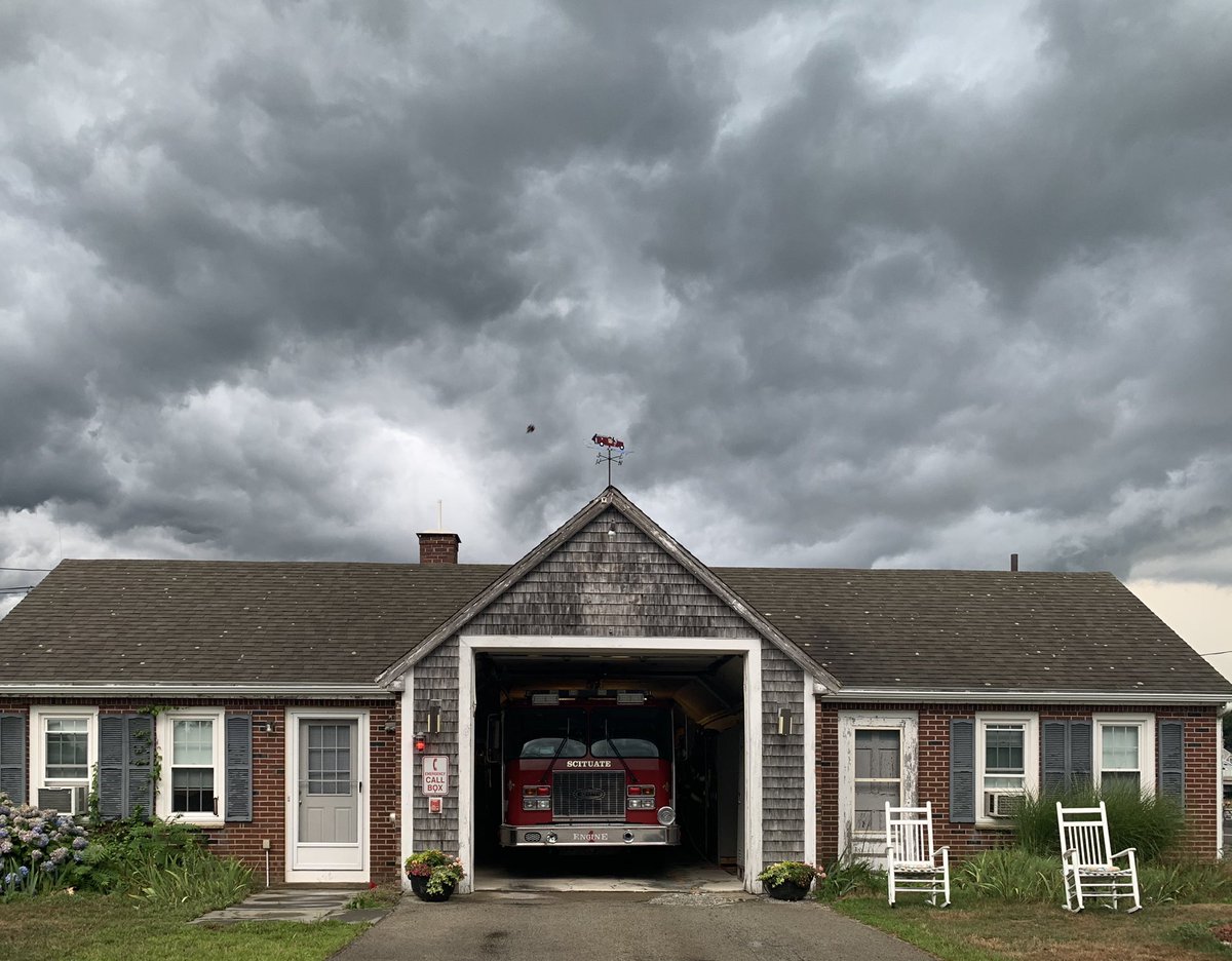 SFDLocal1464's tweet photo. Storms coming !!! #humarock #station4 https://t.co/d1P9aXeCq6