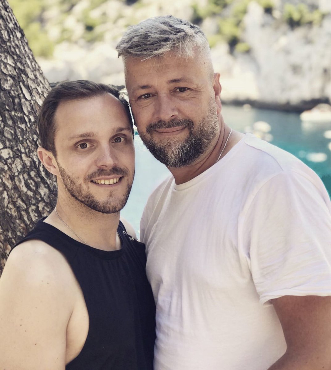 Bentheben13's tweet photo. Pas en vacances mais on profite quand même de Marseille et de ses calanques avec @Lionr34 🌞🌊😗 #Marseille #Bosserausoleil #Bonjourlafrance #Bonjourtweeter https://t.co/2SPva7sS0C