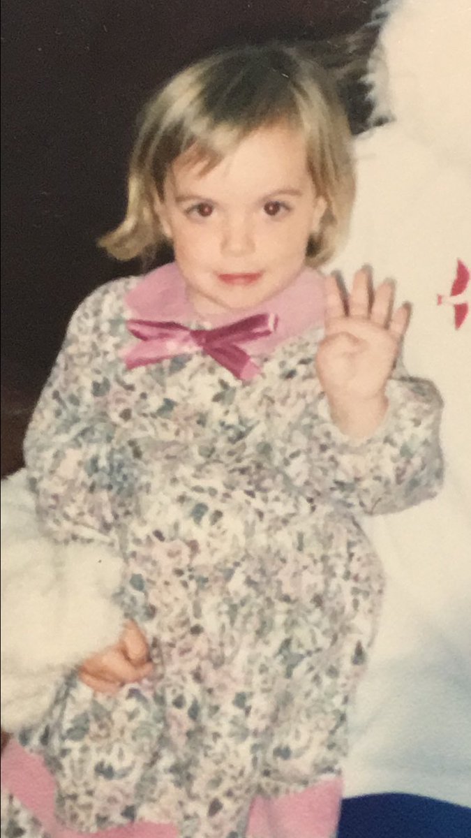 becksjones88's tweet photo. Me, unnecessarily, at the end of every Microsoft Teams meeting 👋🏻 #teamsetiquette #onlinemeeting #awkwardwave https://t.co/jtMQAetIGP