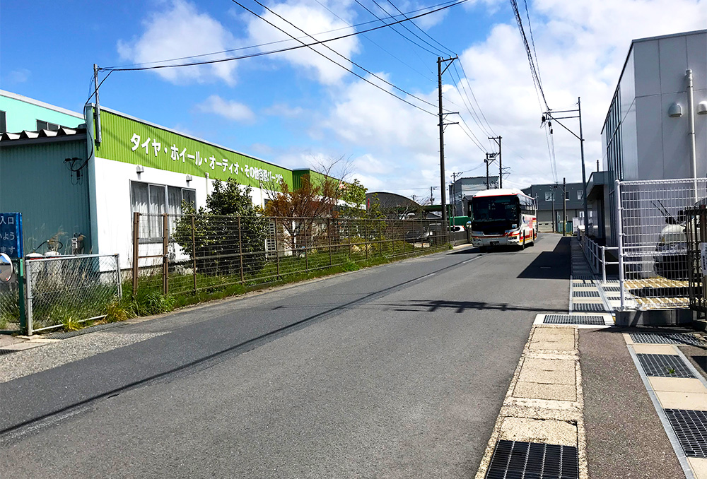 burabass_ryuto's tweet photo. わっ！リムジンバスだ(ﾟ∀ﾟ)
大きなバスって、やっぱりカッコイイ〜(≧∀≦)☆
リムジンバスが行く方にボクも行ってみよ！

#ぶらばす #りゅーとくんのバス旅 https://t.co/HQn02sw8Dt
