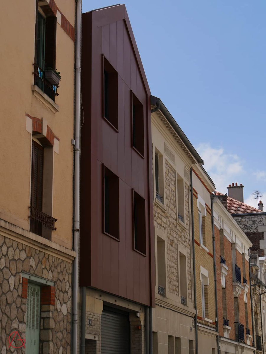 mgarchi's tweet photo. Surélévation d'une maison dans le centre de Reims - ossature bois - bardage métallique 

#agencegeoffroyarchitectes #architectes #architecture #surélévation #reims #marne #entreprisegarnier #charpentiersdumassif https://t.co/GJJa9Xq8pg