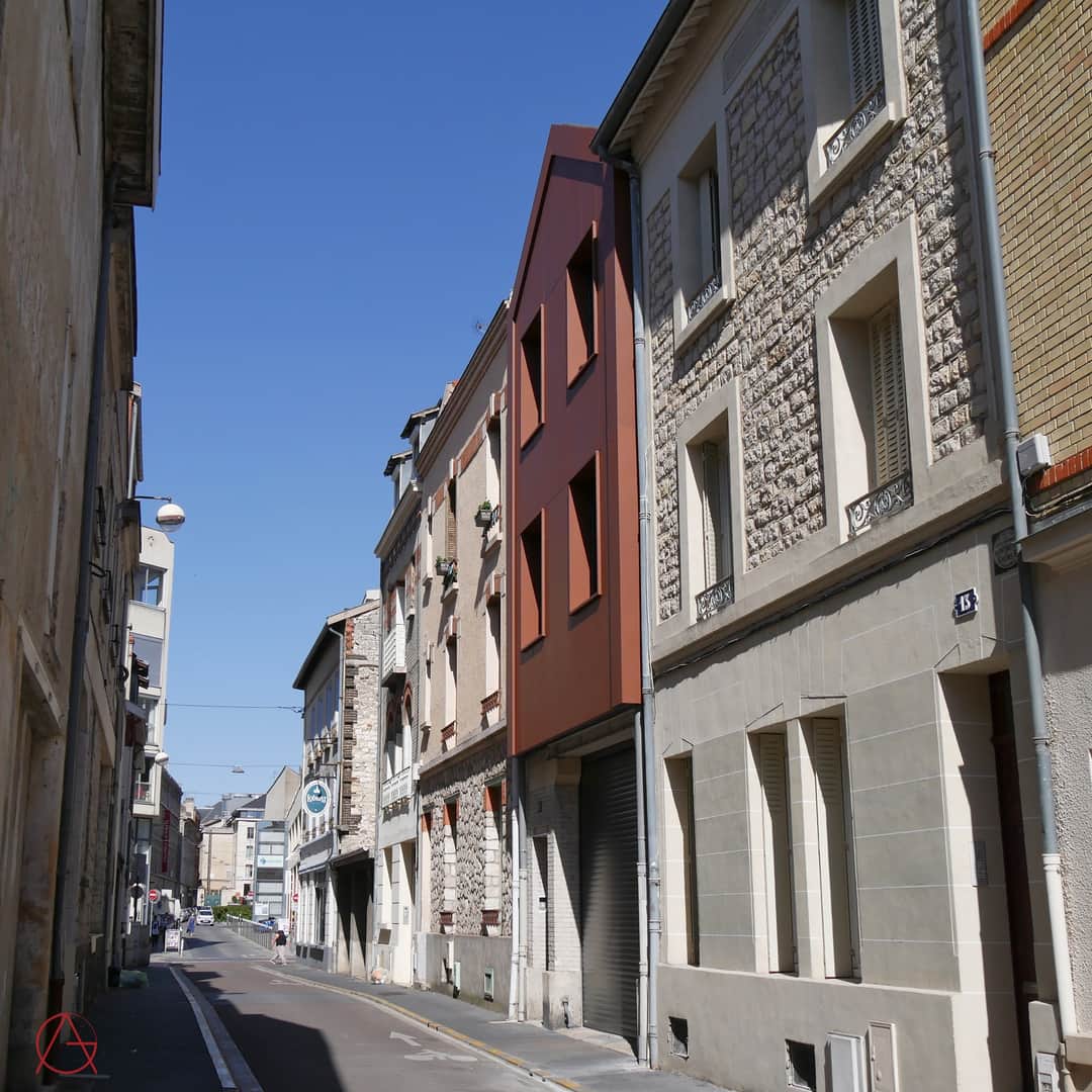 mgarchi's tweet photo. Surélévation d'une maison dans le centre de Reims - ossature bois - bardage métallique 

#agencegeoffroyarchitectes #architectes #architecture #surélévation #reims #marne #entreprisegarnier #charpentiersdumassif https://t.co/GJJa9Xq8pg
