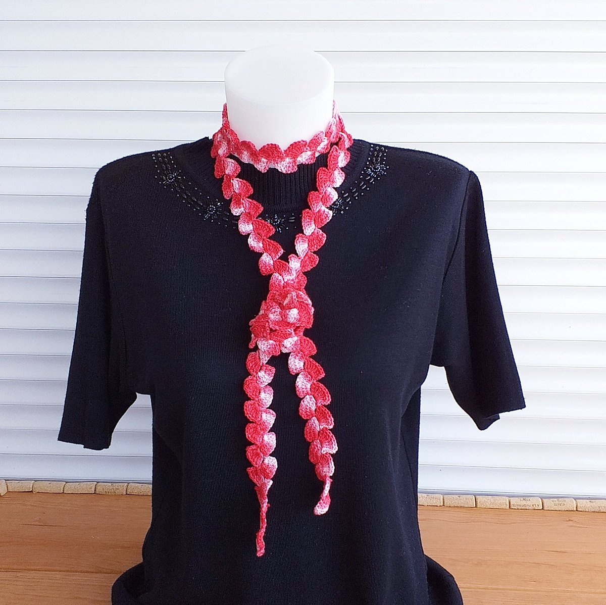 TaniaPavlova8's tweet photo. Excited to share the latest addition to my #etsy shop: Skinny hand knit scarf, Cotton red scarf, Mini scarf https://t.co/h3JI5s5m2a #birthday #christmas #white #yes #skinnyscarf #handknitscarf #cottonscarf #redscarf #miniscarf https://t.co/GOzOkjngGC