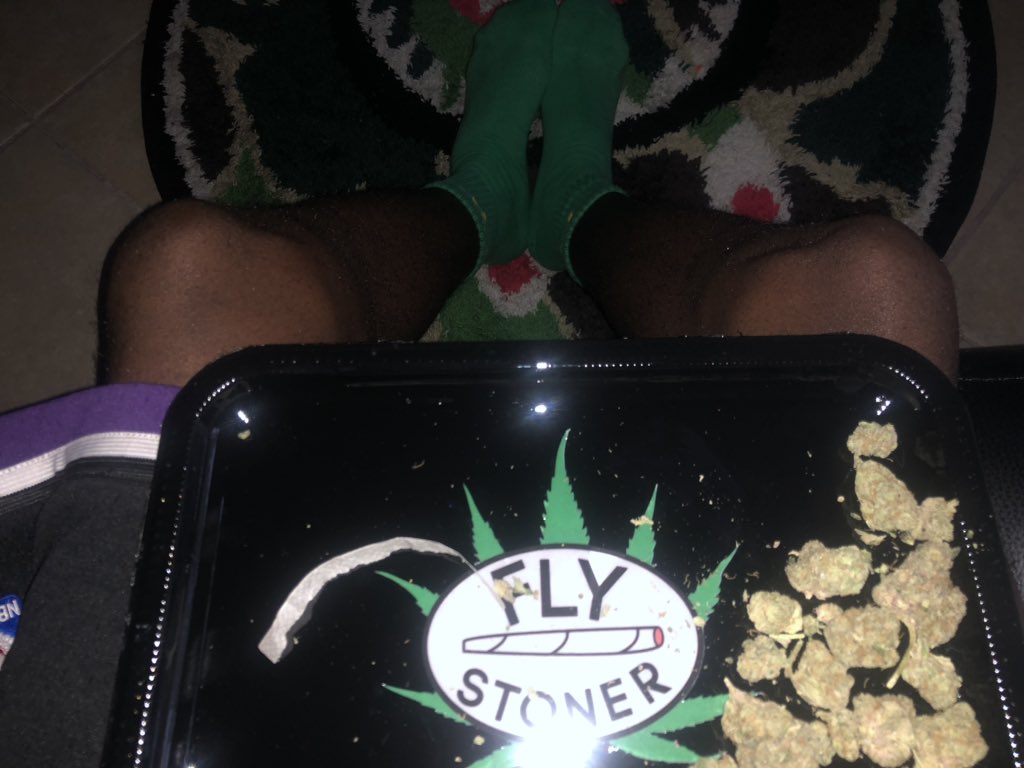UpTown_Tee's tweet photo. #FlyStoner. https://t.co/F8NKBIQaHl