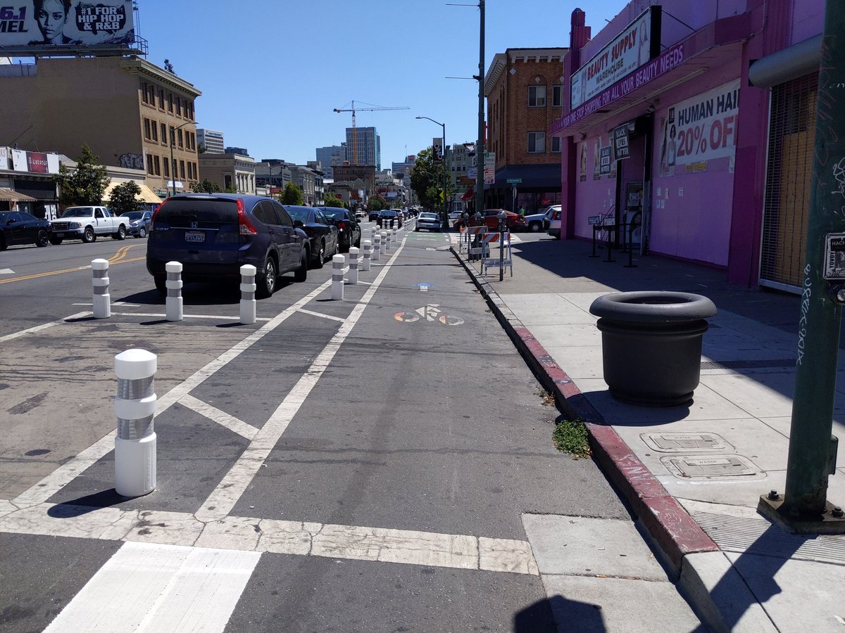 Oakland's Telegraph Av. parking-protected bike lane is finally getting posts! And they're big fat K-71s too. Unfortunately  @OakDOT didn't add a post at the entrances, like the above San Pablo installation. Anyway: 8'2" wide, so drivers will park here, like the guy up ahead.