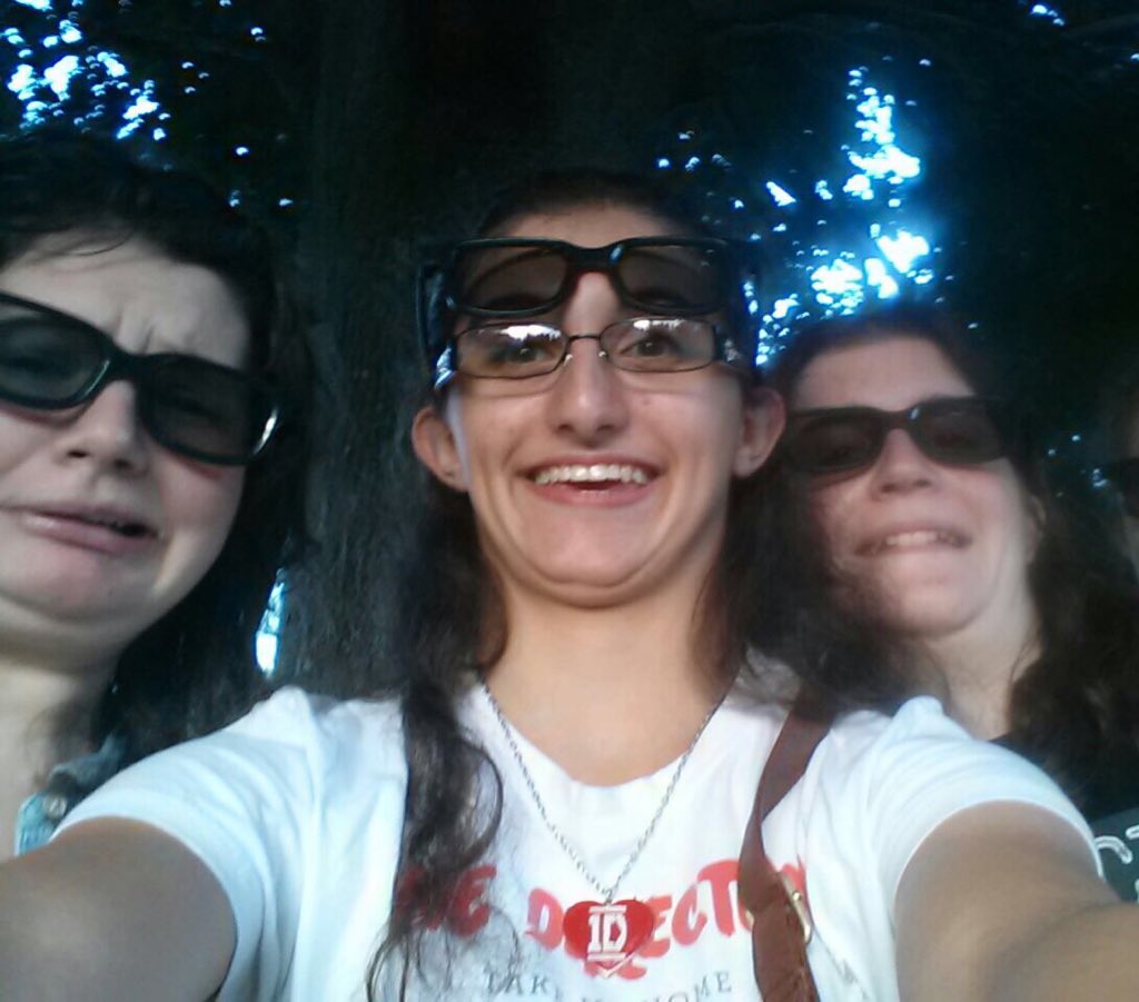 abstractgolden's tweet image. we ready to get ✨sappy✨ i literally formed the majority of my friendships with the help of one direction. i’ve experienced SO much with their influence these past ten years #TenYearsOfOneDirection my best friends 💗💗🥰🥺