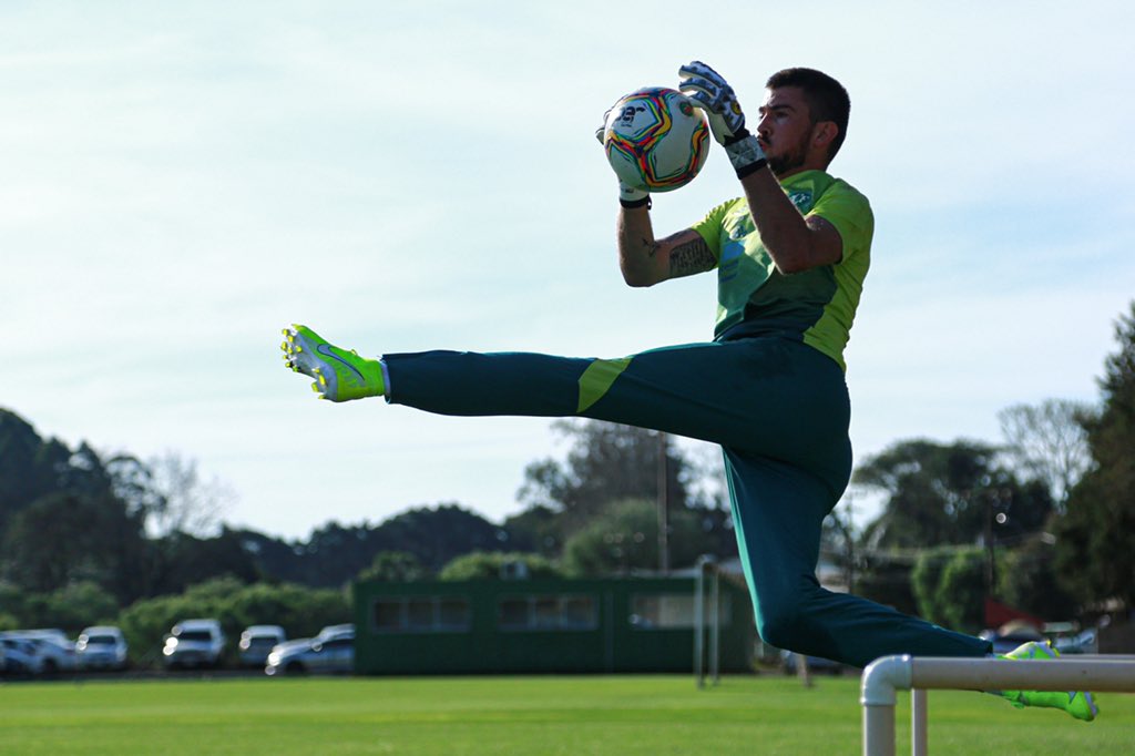 Mais um dia concluído! ⚽️🏹 ✅ 
.
.
#chape #luvaspoker #velop4 #trabalho 
.
.
📸 <a href="/foto_mcunha/">Marcio Cunha</a>