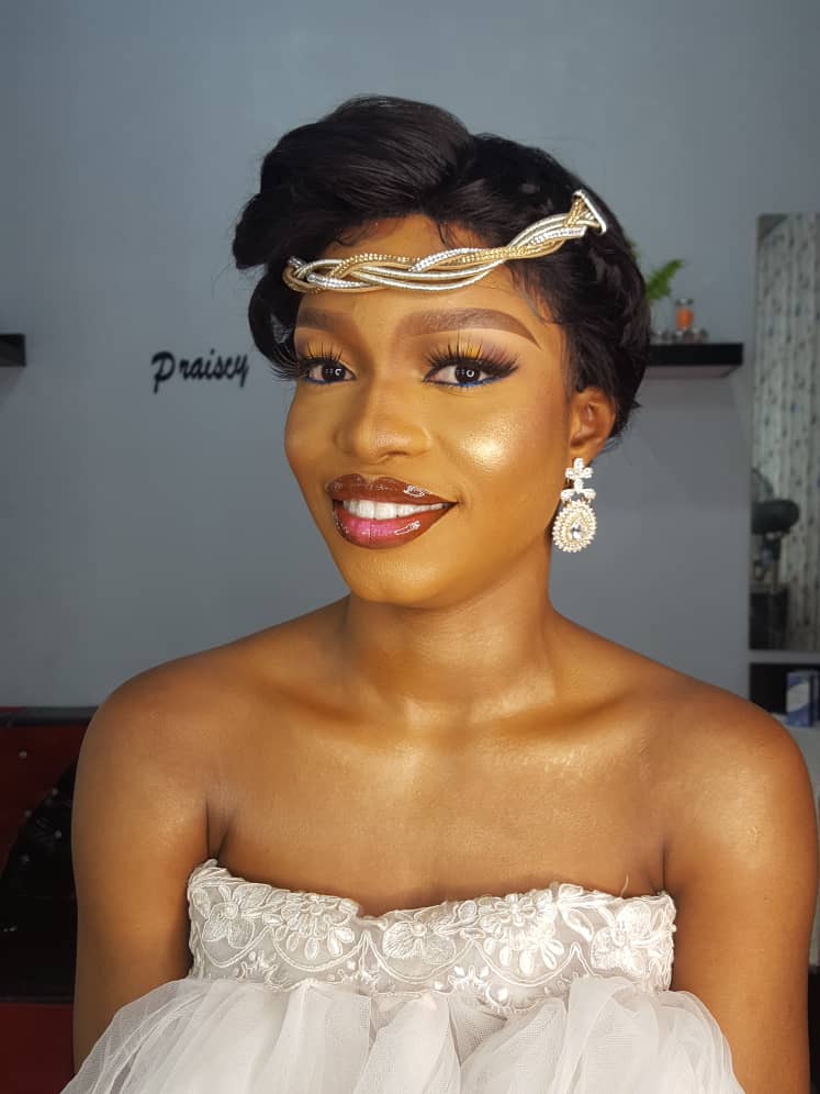 alice_temii's tweet photo. Make up is not a mask, make up is art, Make up is passion. In addy to me. https://t.co/8DtfB6lwRY