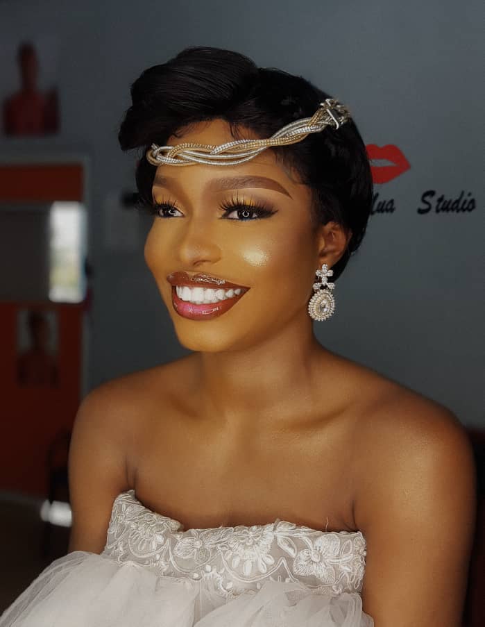 alice_temii's tweet photo. Make up is not a mask, make up is art, Make up is passion. In addy to me. https://t.co/8DtfB6lwRY