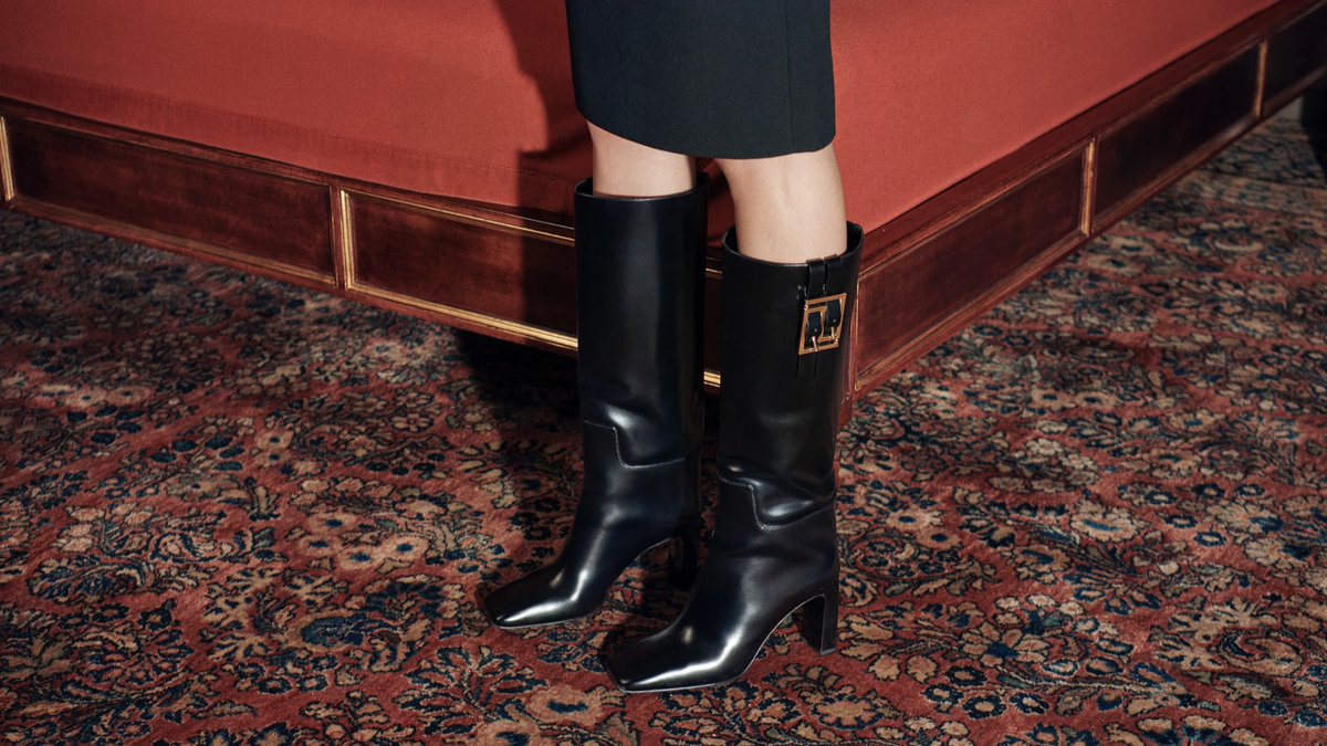 Versace's tweet photo. Boot camp - #VersacePreFall20 footwear has arrived.
Shop the styles: https://t.co/mhhshAW0Na https://t.co/C9Q1k9HWPZ