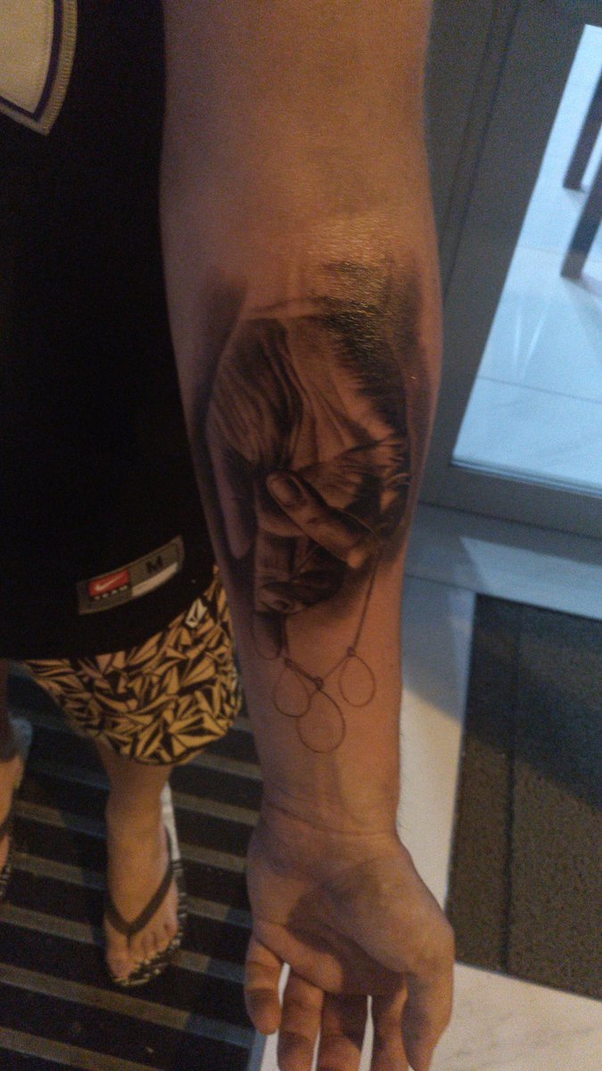 ChikBaronDandy's tweet photo. Os presento la historia de un tattoo en imágenes https://t.co/qIy0xw8pVL