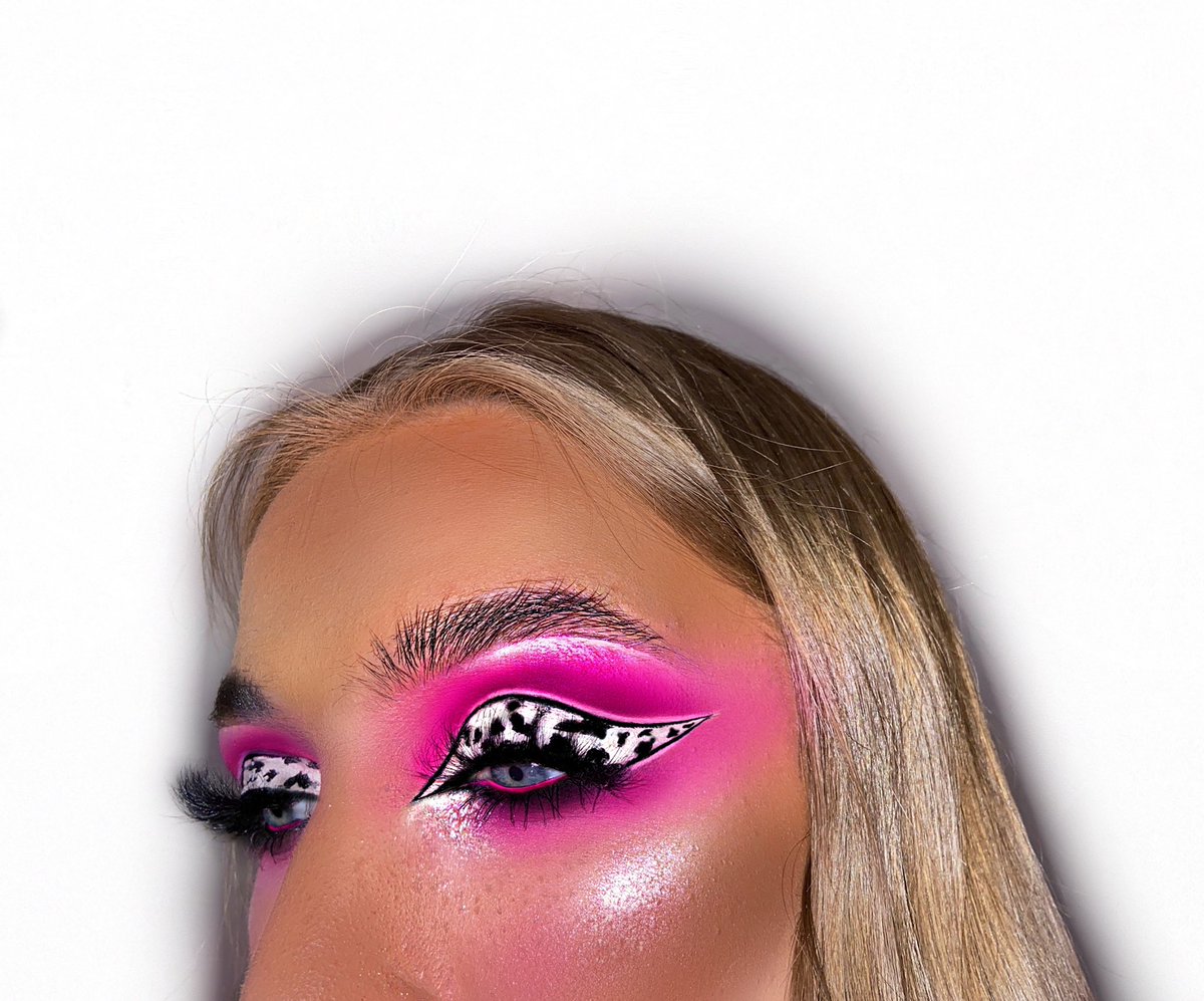 katievicmakeup's tweet photo. 𝕮𝖔𝖜 𝕻𝖗𝖎𝖓𝖙 🐄

https://t.co/w68AZQO24c https://t.co/XxtoE5ybT0