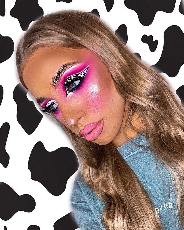 katievicmakeup's tweet photo. 𝕮𝖔𝖜 𝕻𝖗𝖎𝖓𝖙 🐄

https://t.co/w68AZQO24c https://t.co/XxtoE5ybT0